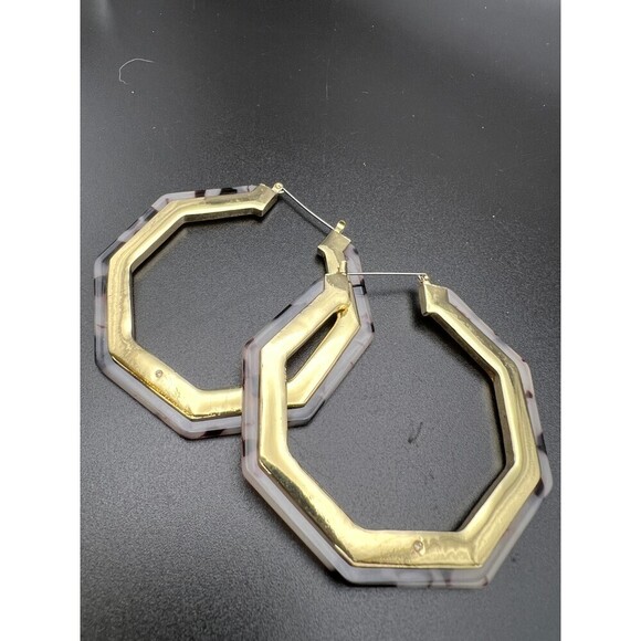 Tortiose Geometric Earrings - Picture 4 of 5